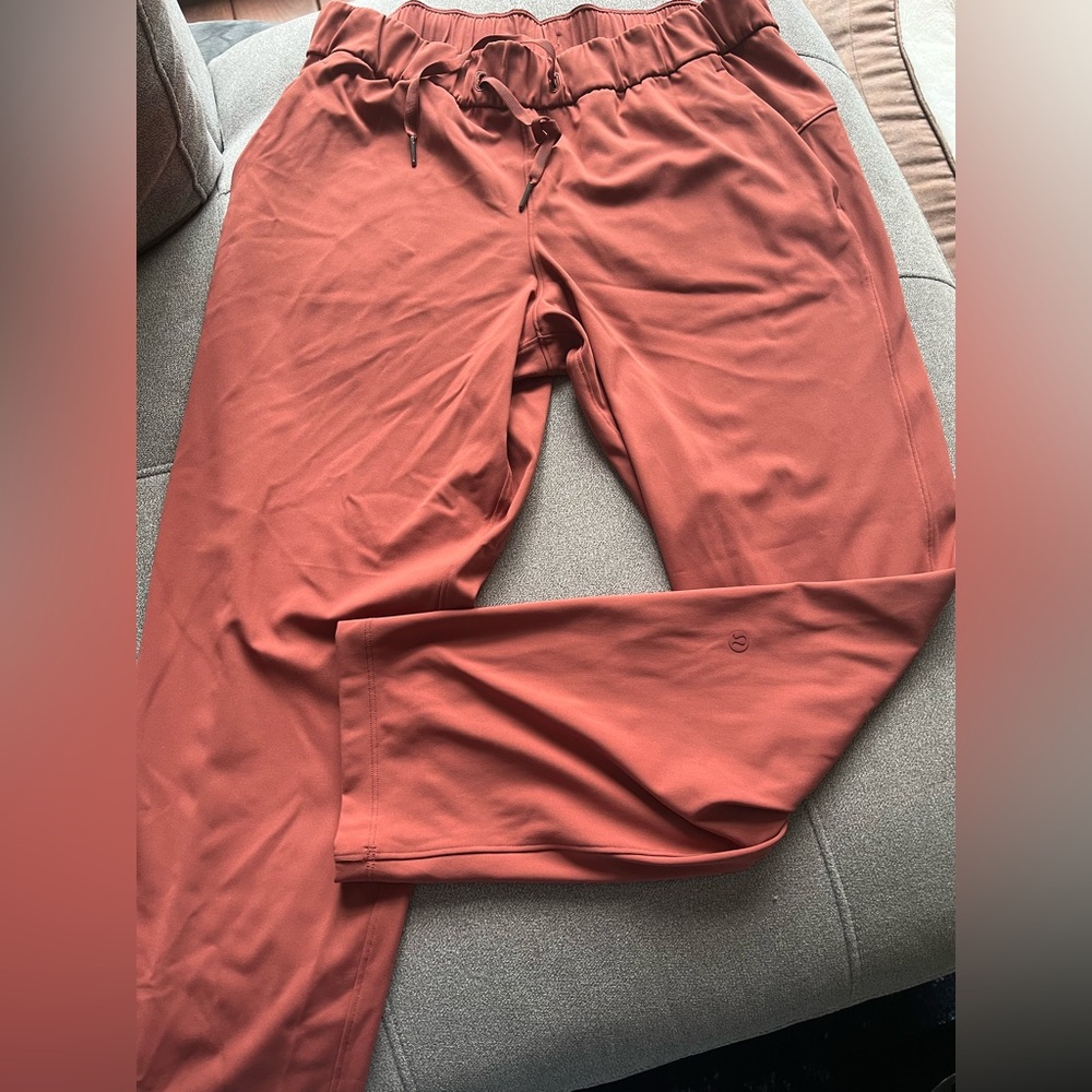 Lululemon Luxtreme “On the Fly” pants size 10